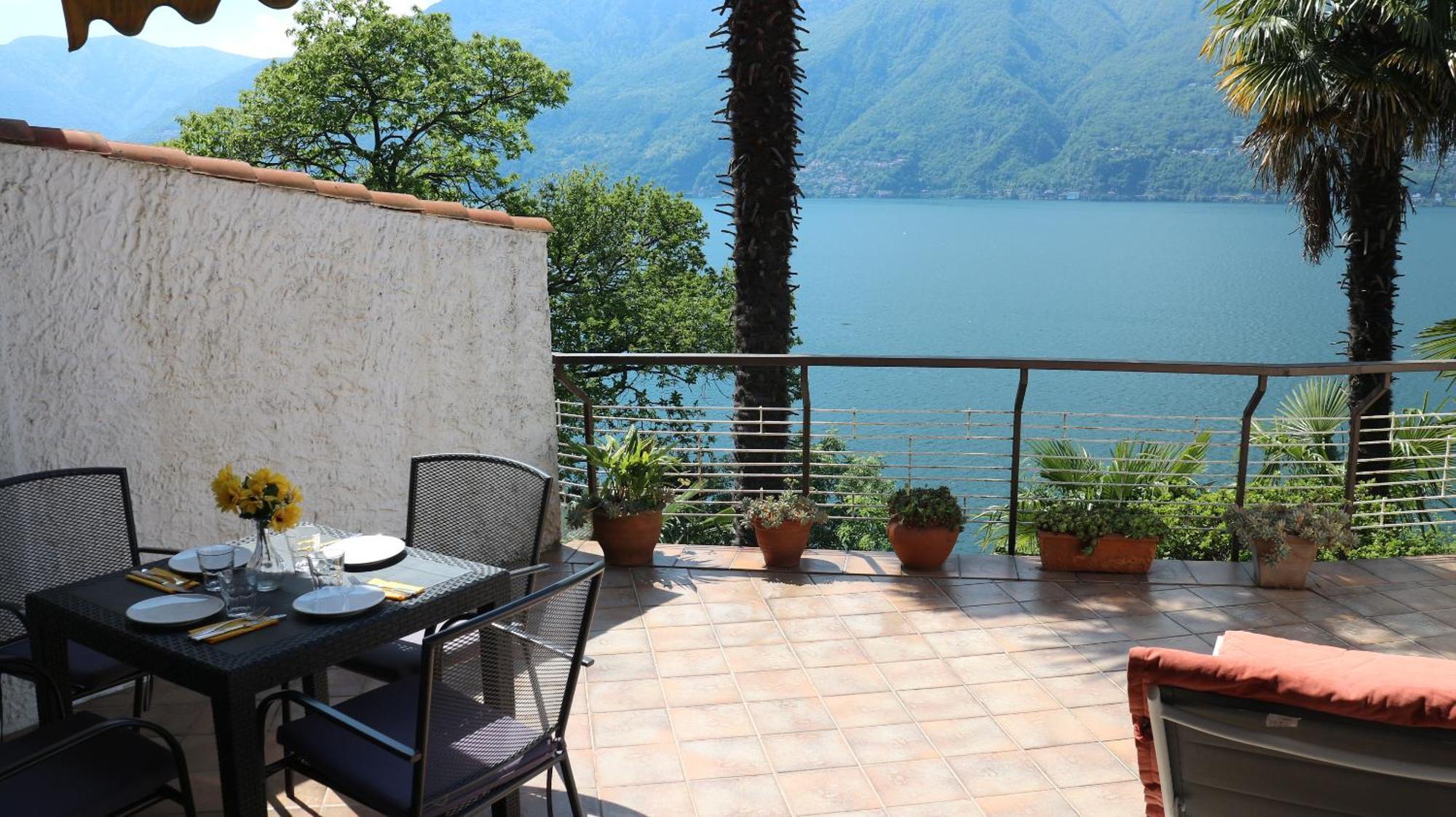 Апартаменты Casa Roccia Pino Lago Maggiore Экстерьер фото